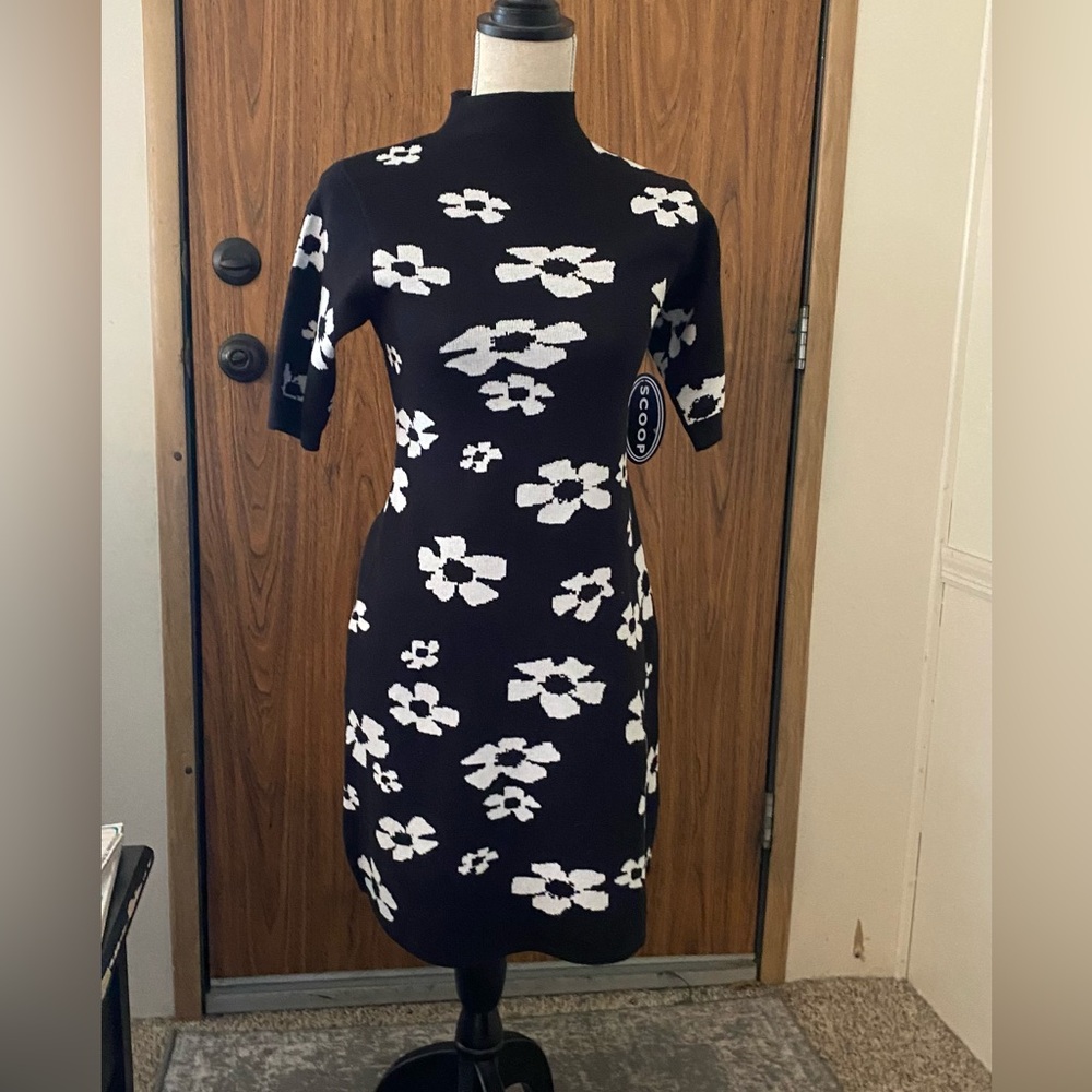 NWT Floral Black and White knit Dress Size XS 0-2